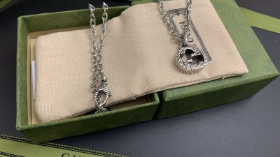 구ㅉ 인터로킹G 리프 펜던트 목걸이