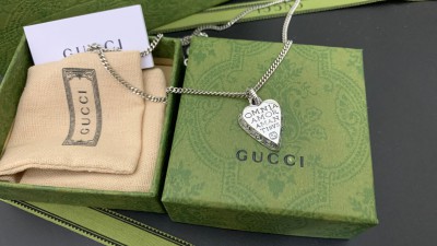 구ㅉ OMNIA AMOR AMANTIBUS 하트 펜던트 목걸이