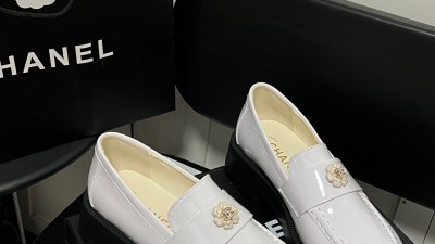 [NORMAL] 샤ㄴ 카멜리아 로퍼 화이트