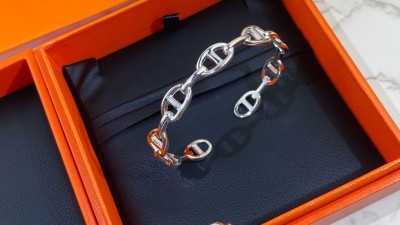 에ㄹ메스 샹달 뱅글