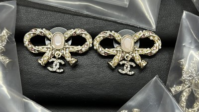 샤ㄴ 리본 귀걸이