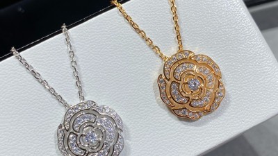 샤ㄴ 까멜리아 목걸이