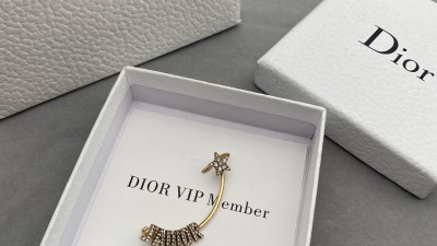 디ㅇ 자도르 이어커프