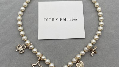 디ㅇ 자도르 목걸이