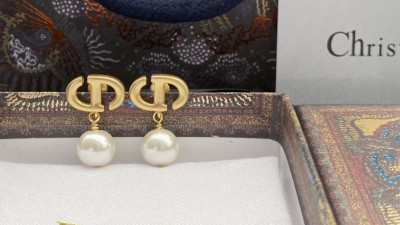 디ㅇ CD NAVY 이어링