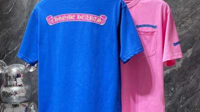 크ㄹ하츠 스크롤 로고 포켓 티셔츠 2컬러