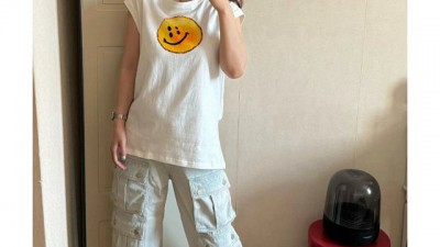 [공용][세일] 캐ㅍ탈 화이트 스마일 슬리브리스 티셔츠