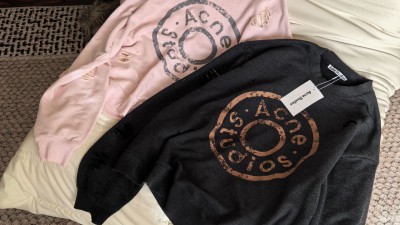 [공용] 아ㅋ네 스튜디오 프린트 로고 스웨터 2컬러