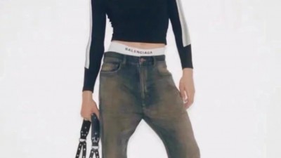 발ㄹ시아가 슬림핏 롱슬리브