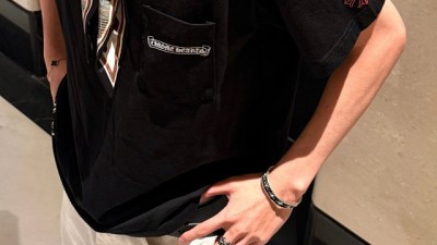 크ㄹ하츠 홀스슈 로고 티셔츠 블랙 - 뉴욕 한정