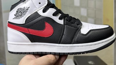 [공용] 나ㅇ키 에어 조던 1 미드 블랙 칠리 레드 화이트