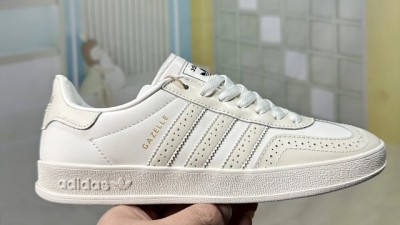 [공용] 아ㄷ다스 가젤 인도어 화이트