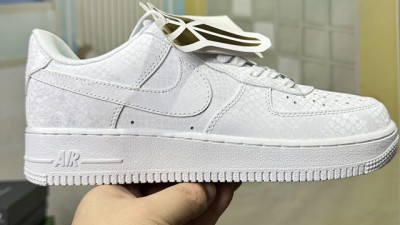 [공용] 나ㅇ키 x 코비 브라이언트 에어 포스 1 로우 트리플 화이트