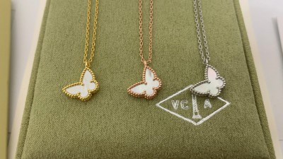 반ㅋ리프 스위트 버터플라이 펜던트 목걸이