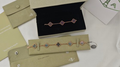 반ㅋ리프 빈티지 알함브라 브레이슬릿 천연그레이