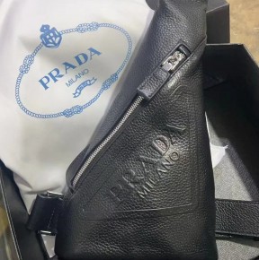 [세일][한정수량] 프ㄹ다 트라이앵글 레더 크로스백