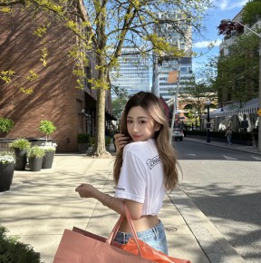 크ㄹ하츠 스크롤 로고 티셔츠