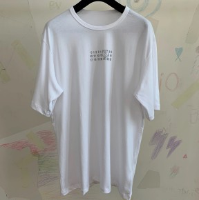 [공용] 메종 마ㄹ지엘라 MM6 뉴메릭 티셔츠 2컬러