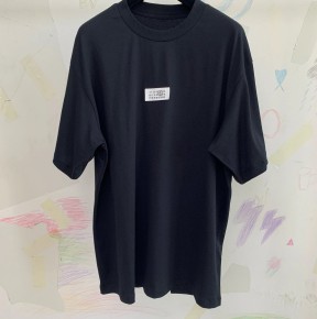 [공용] 메종 마ㄹ지엘라 MM6 넘버링 라벨 티셔츠 2컬러